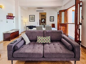 Smart TV, books - New: Quiet & Fresh - Luna Street Cloud 2BR/2BA (San Juan)