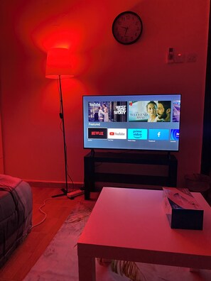1 bedroom, WiFi, bed sheets - Charming 1-bedroom studio with AC in Abu Dhabi (Abu Dhabi)