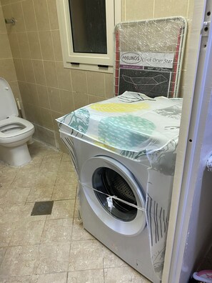 Hårføner, håndklær, såpe og toalettpapir