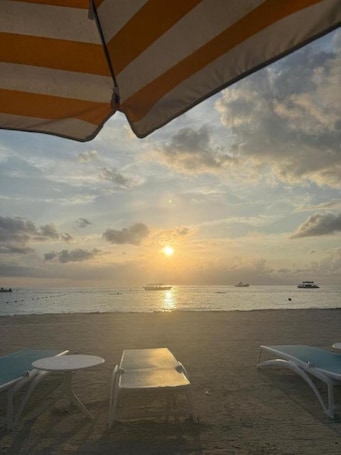 Beach nearby, white sand. Dvilla resort