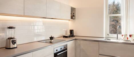 冰箱、微波炉、烤箱、炉灶