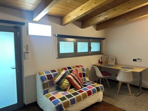 Interior - Chloe's House - A few steps from Navigli Bocconi-NABA-IULM (Milano)