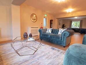 Unclassified image, 3 of 7, button - Hawthorn Lodge  (Clifden)