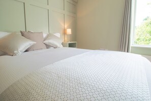 Unclassified image, 4 of 7, button - Hawthorn Lodge  (Clifden)