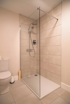 Quadruple Room | Free WiFi - Hawthorn Lodge  (Clifden)
