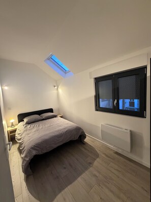 2 chambres, fer et planche à repasser, accès Internet, draps fournis