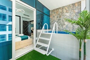 Luxury Apartment, 1 King Bed, Non Smoking, City View - PVH - Opalz by Danube 1BR with Jacuzzi (Dubai)
