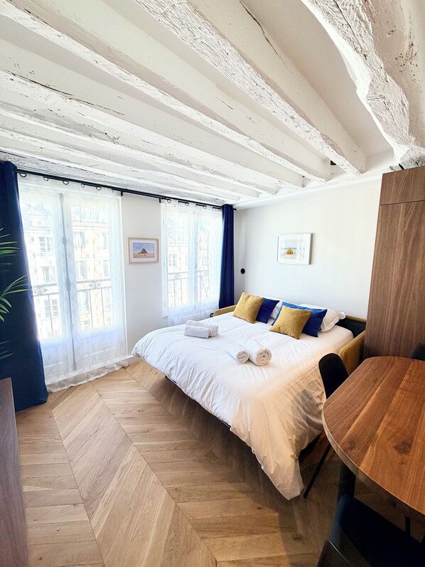Unclassified image, 1 of 38, button - Luxury Apartment - Heart of Le Marais with balcony - Amazing location (Paris)