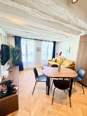 Unclassified image, 5 of 38, button - Luxury Apartment - Heart of Le Marais with balcony - Amazing location (Paris)