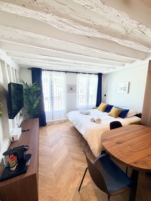 Unclassified image, 3 of 38, button - Luxury Apartment - Heart of Le Marais with balcony - Amazing location (Paris)