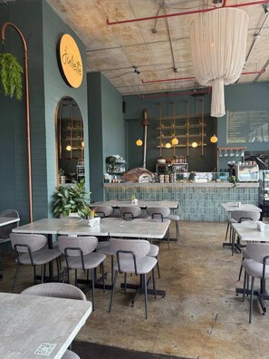 Dining - URBN Escalante | Food Scene, Pool & Workspace (San José)