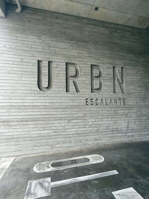 Property grounds - URBN Escalante | Food Scene, Pool & Workspace (San José)