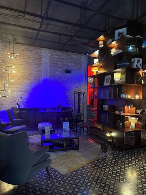 Interior - URBN Escalante | Food Scene, Pool & Workspace (San José)