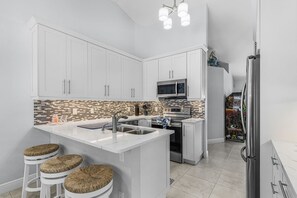 Fridge, microwave, oven, stovetop - This Must Be The Place (Cape Coral)