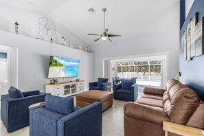 TV - This Must Be The Place (Cape Coral)