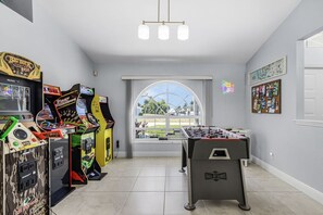 Games room - This Must Be The Place (Cape Coral)
