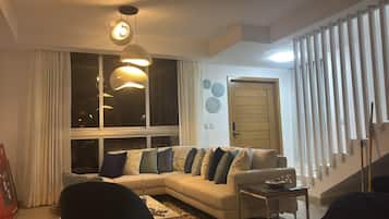 Vila, 3 quartos, piscina particular | Sala de estar