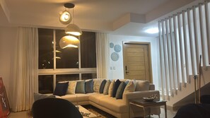 Vila, 3 quartos, piscina particular | Sala de estar