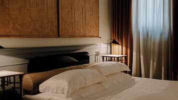 Executive Suite, 1 Queen Bed with Sofa bed | Free WiFi