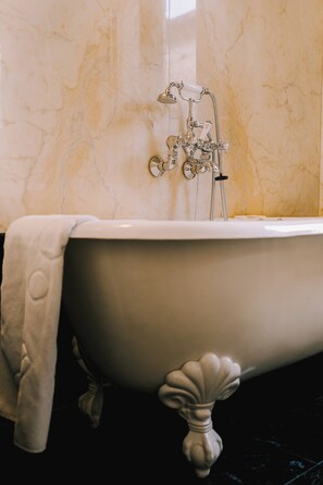 Executive Suite | Bathroom