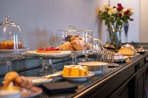 Gratis frukost med lokala rätter varje dag 