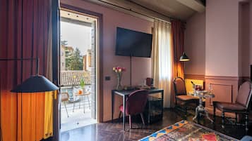 Junior Suite, Courtyard View | Free WiFi