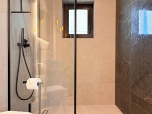 Shower, hair dryer, towels, soap - Top Floor Elegant Escape in Glyfada Center (Glifada)