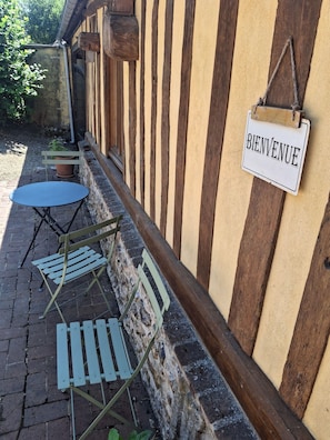 Outdoor dining - Near Fécamp and Etretat between sea and countryside, family house, large garden (Grainville-la-Teinturière)