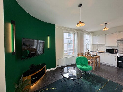 Private Boutique Ensuite in Norwich Lanes | Sleeps 2