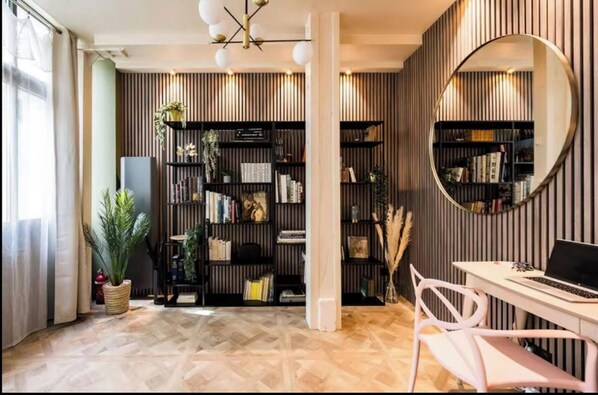 Dining room - Cozy Apartment in Heart of Amsterdam (Amsterdam)