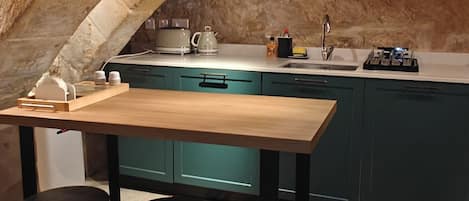 Apartment, City View | Private kitchen