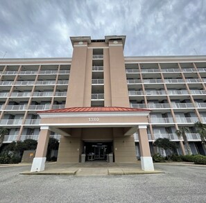 Exterior - Coastal Comfort: 1 Bedroom, 2 Baths, Steps from Relaxation (Gulf Shores)