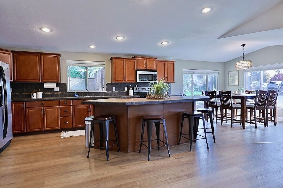 Microwave, oven, stovetop, dishwasher