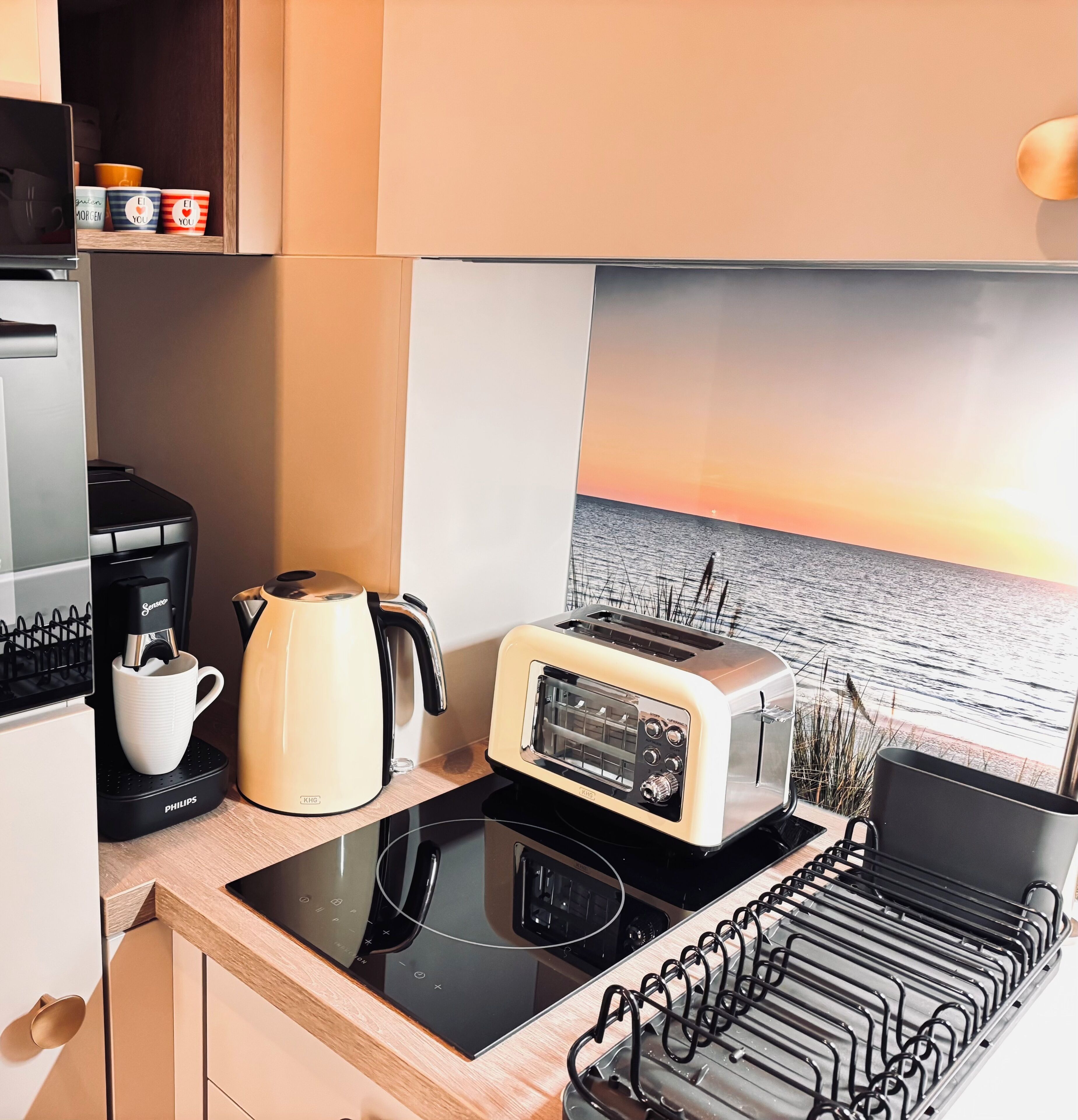 Réfrigérateur, micro-ondes, four, plaque de cuisson