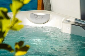 Unclassified image, 4 of 17, button - Mi-Figue Mi-Raisin Guest Room with Shared Pool, Wi-Fi, and Air Conditioning (Pessac)