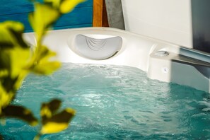 Unclassified image, 5 of 17, button - Mi-Figue Mi-Raisin Guest Room with Shared Pool, Wi-Fi, and Air Conditioning (Pessac)