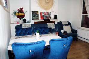 Living area - London Townhouse retreat, close to Tottenham hotspurs stadium (London)