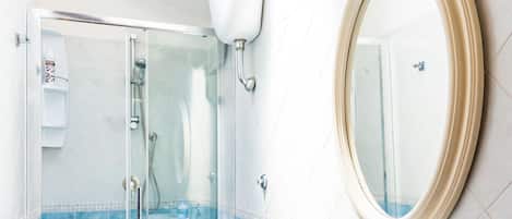 Shower, hair dryer, bidet, towels