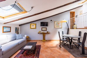 Smart TV - Alessio's House by NapoliApartments (Naples)