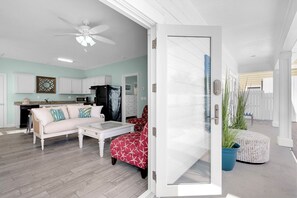 Smart TV - Epic! Ocean views! Sleeps 20! Pool! Golf cart! (Destin)
