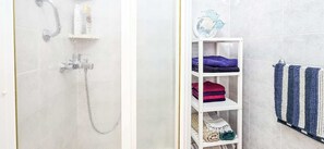 Shower, hair dryer, towels - Lovely Apartment in Beautiful Mogan (Los Pasitos)