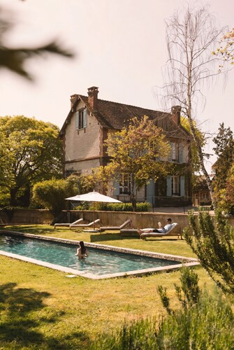 RIVE Side House    .