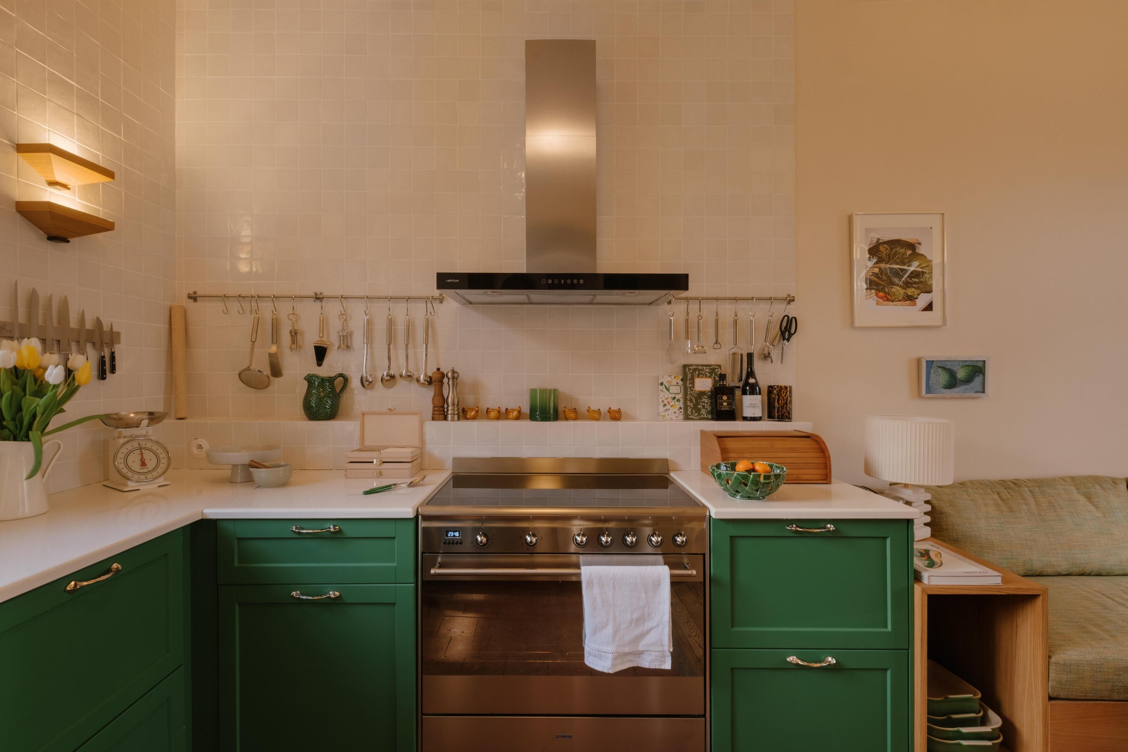Réfrigérateur, micro-ondes, plaque de cuisson, cafetière/bouilloire