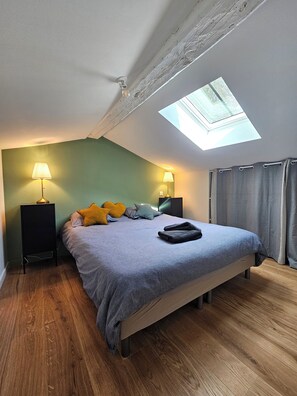 1 chambre, fer et planche à repasser, lit parapluie, Wi-Fi