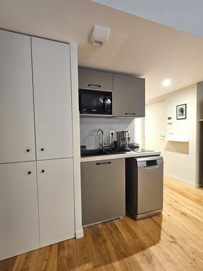 Luokittelematon kuva, 5 kautta 17, painike