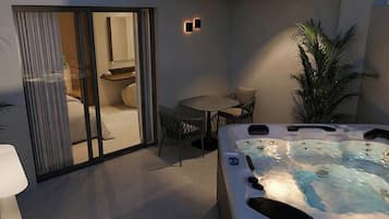 Junior Suite with Hot Tub | Pemandangan dari kamar