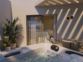Junior Suite with Hot Tub | Ropa de cama hipoalergénica, caja fuerte, escritorio