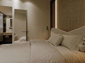 Hypo-allergenic bedding, in-room safe, desk, laptop workspace - Nesean Plaza Hotel (Heraklion)