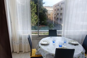 Dining - Central apartment near the beach (Sainte-Maxime)