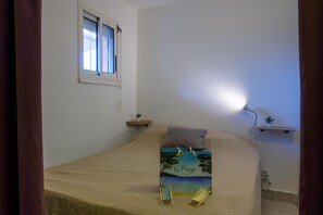 1 bedroom, iron/ironing board, bed sheets - Central apartment near the beach (Sainte-Maxime)